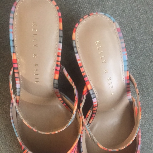 Kelly and Katie sling back,kitten heel, pointed toe with  stripes pattern. - Picture 5 of 6